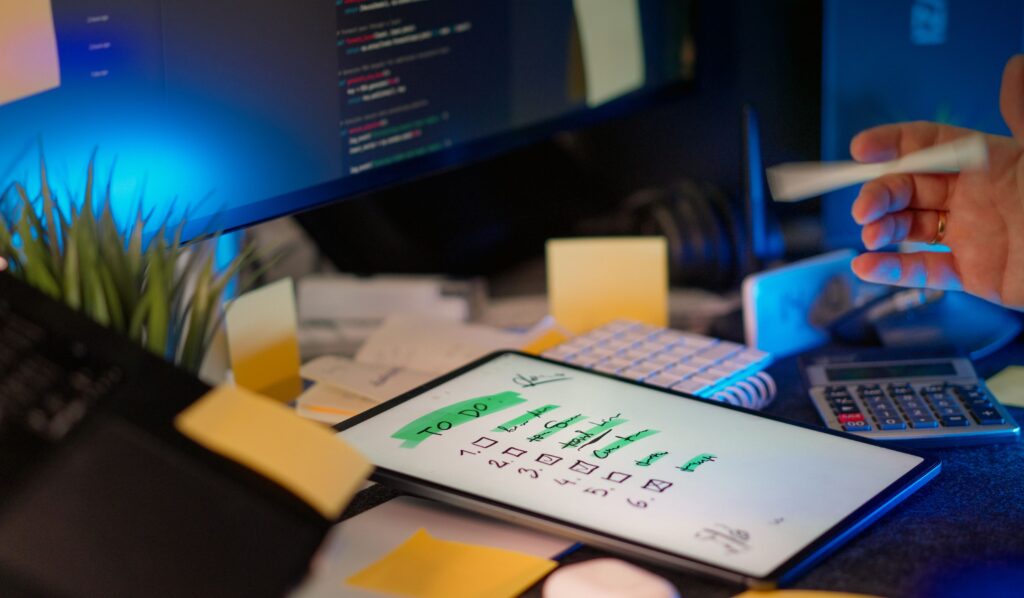 Digital productivity strategies for managing online work efficiently